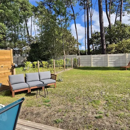 6 Personnes Entre Nature Et Ocean