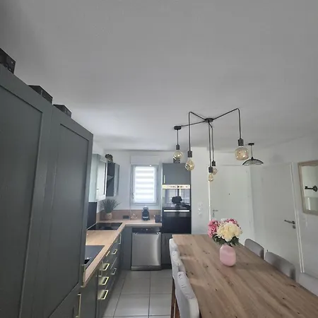 6 Personnes Entre Nature Et Ocean