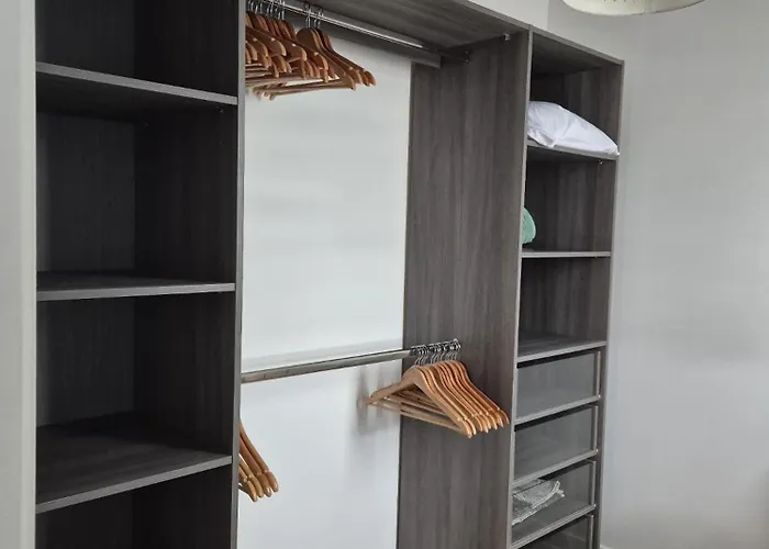 6 Personnes Entre Nature Et Ocean